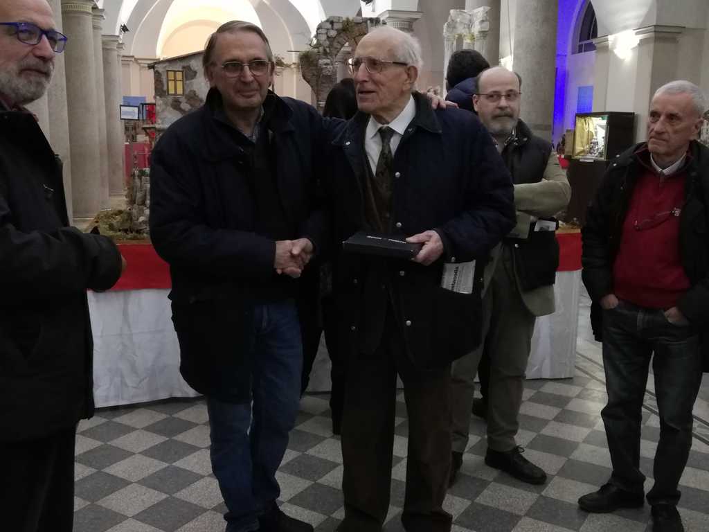 Consegna della targa a Marcello Bartolomeo - socio aiap da 55 anni