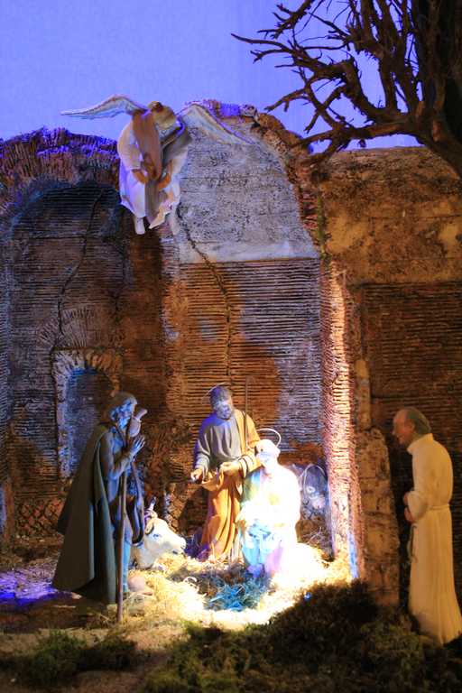 Presepio in stile romano allestito nella Chiesa di Santa Maria in Via